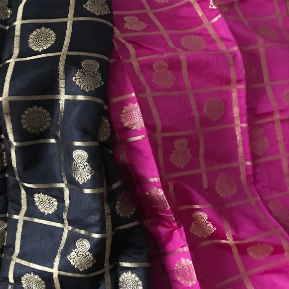 Handloom Silk Saree in Black and Magenta - Picture 3 of 5